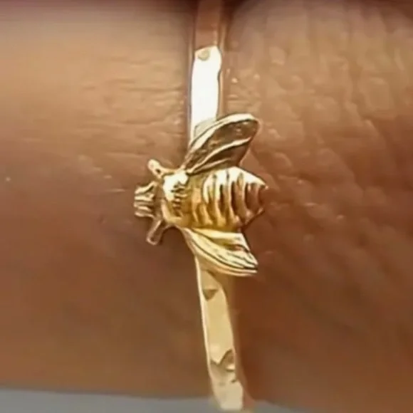 18k Gold plated Bee Ring. Sz 6,7,8,9,10 available NWT - Picture 3 of 4